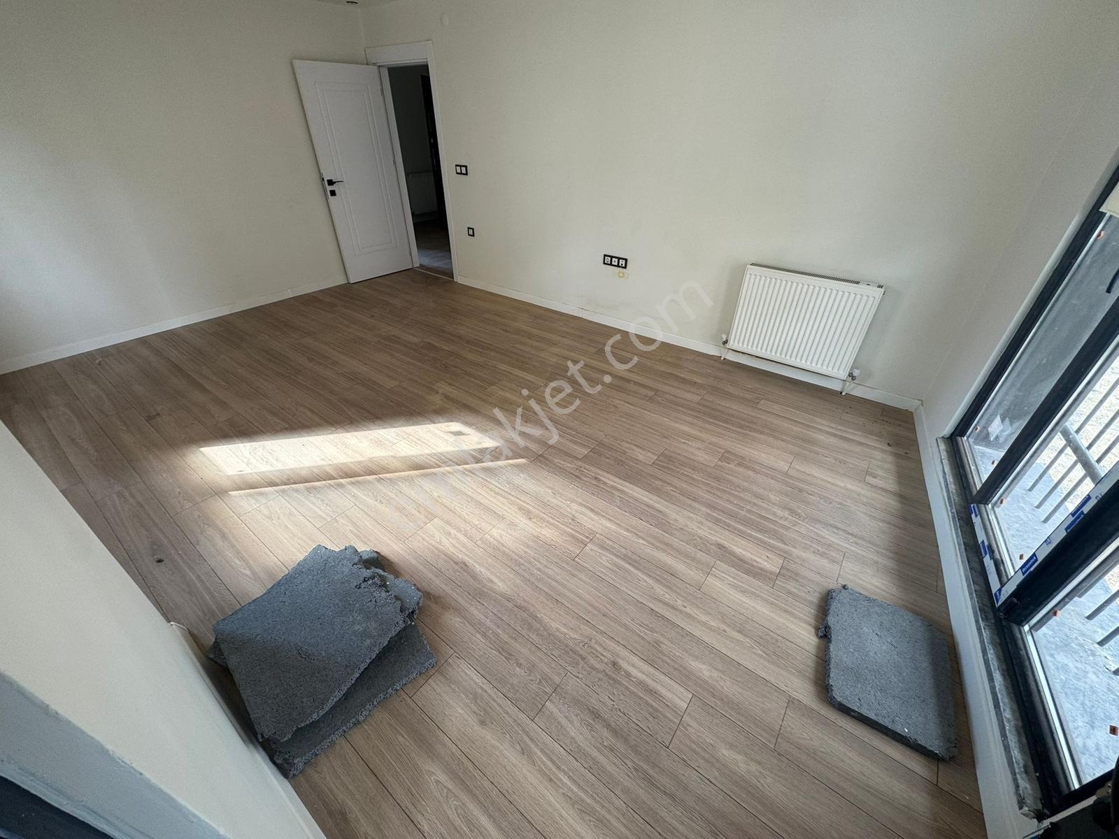 Özgürlük Mah Balkonlu Ferah Lüx Kent Meydanına Yakın 2+1 Daire