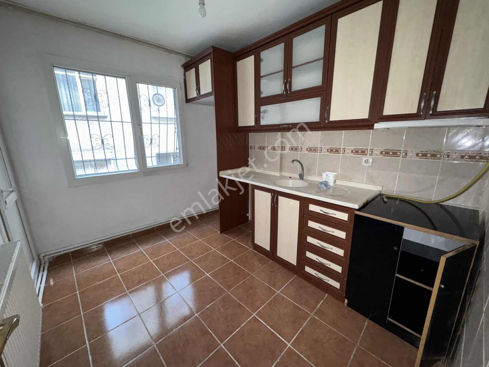 Türker Emlak3+1 120m2 Merkez Cami Yakını Çift Wc Doğalgaz