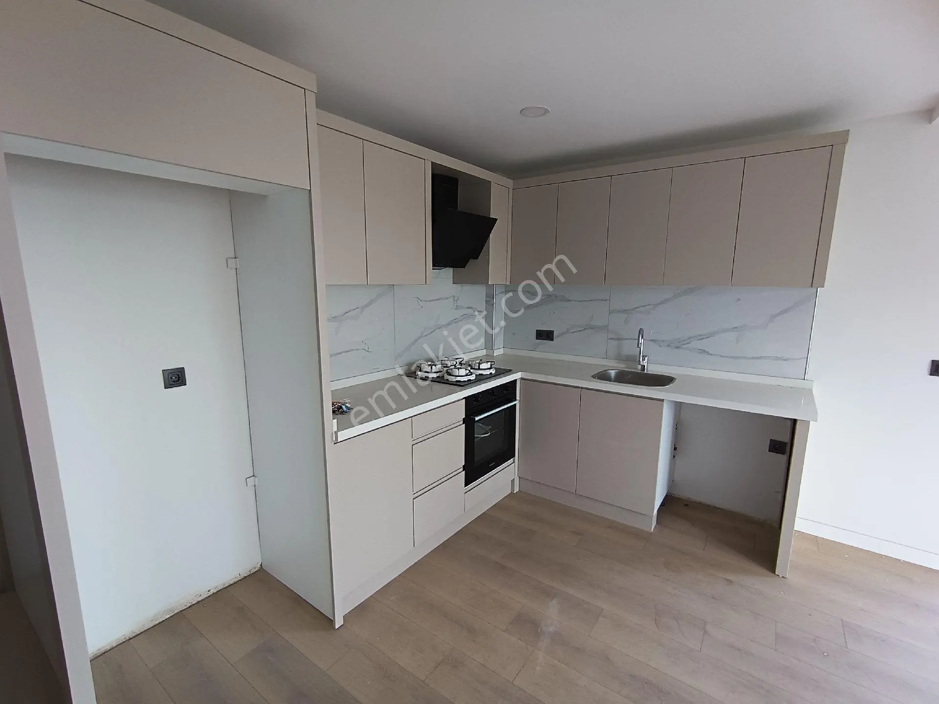 👉 Baraj’da Havuzlu Sitede Yerden Isıtmalı 1+1 Daire - Görsel 15