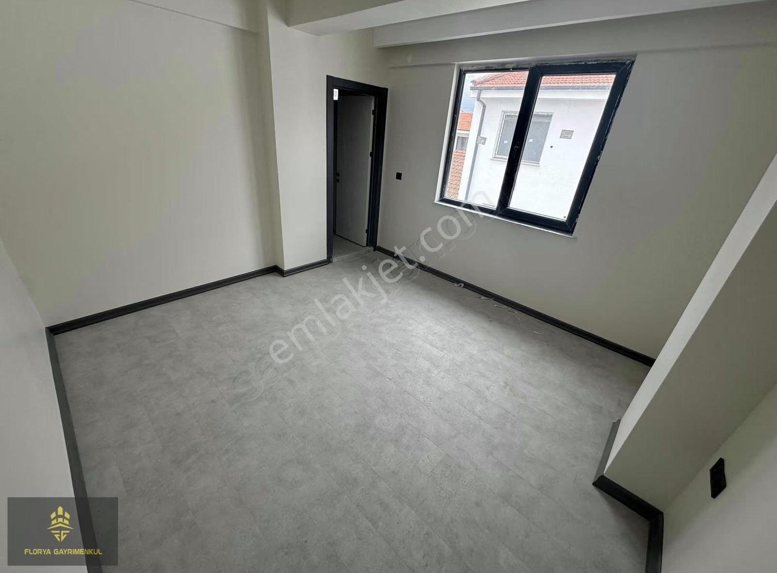 Çamlıca Mh. Ebeveyn Banyolu Kombi Ankastre Cam Balkon - Görsel 2