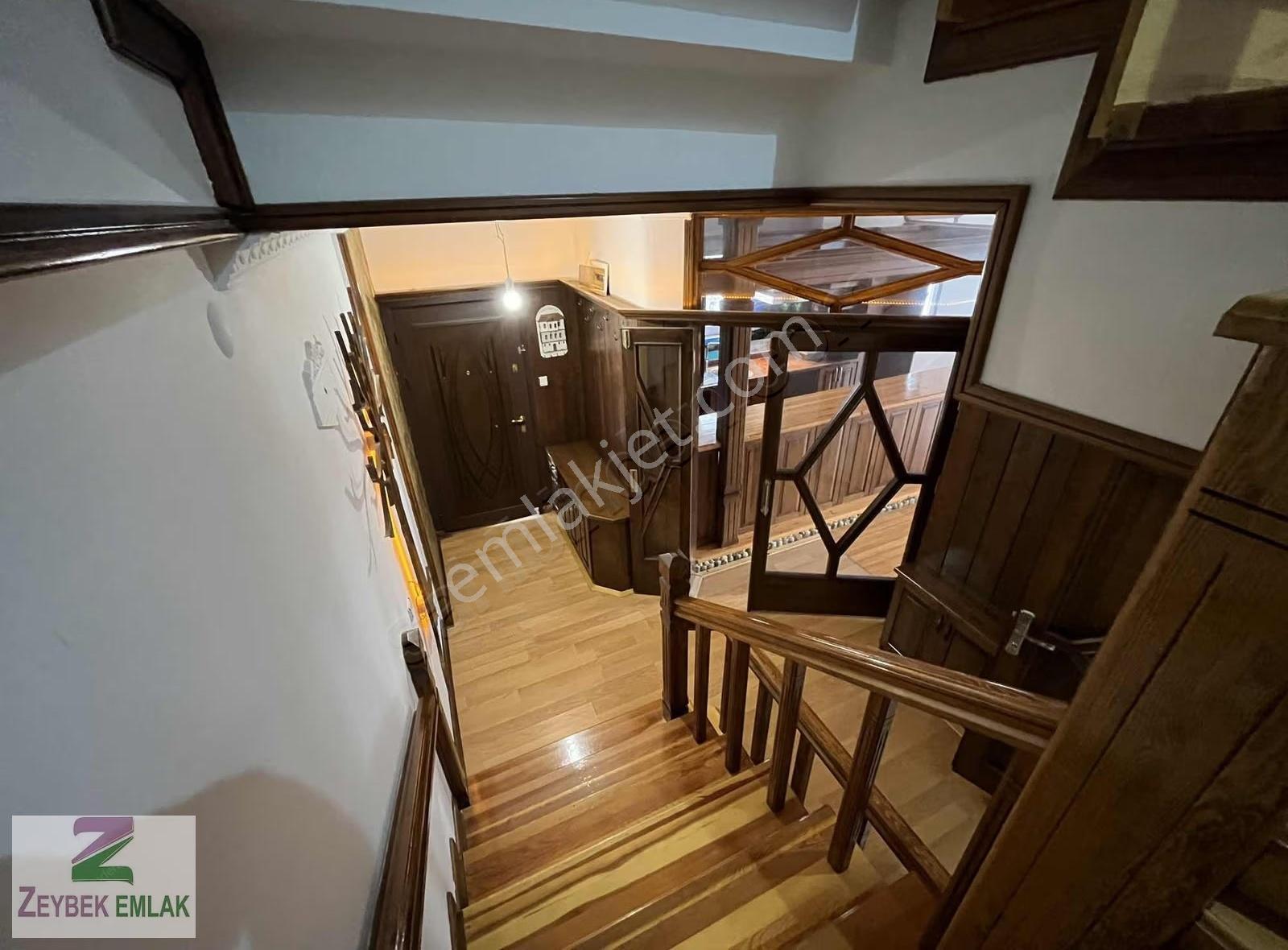 Cami Mahallesinde Uzun Dönem Kiralık 4+1 Villa - Görsel 24