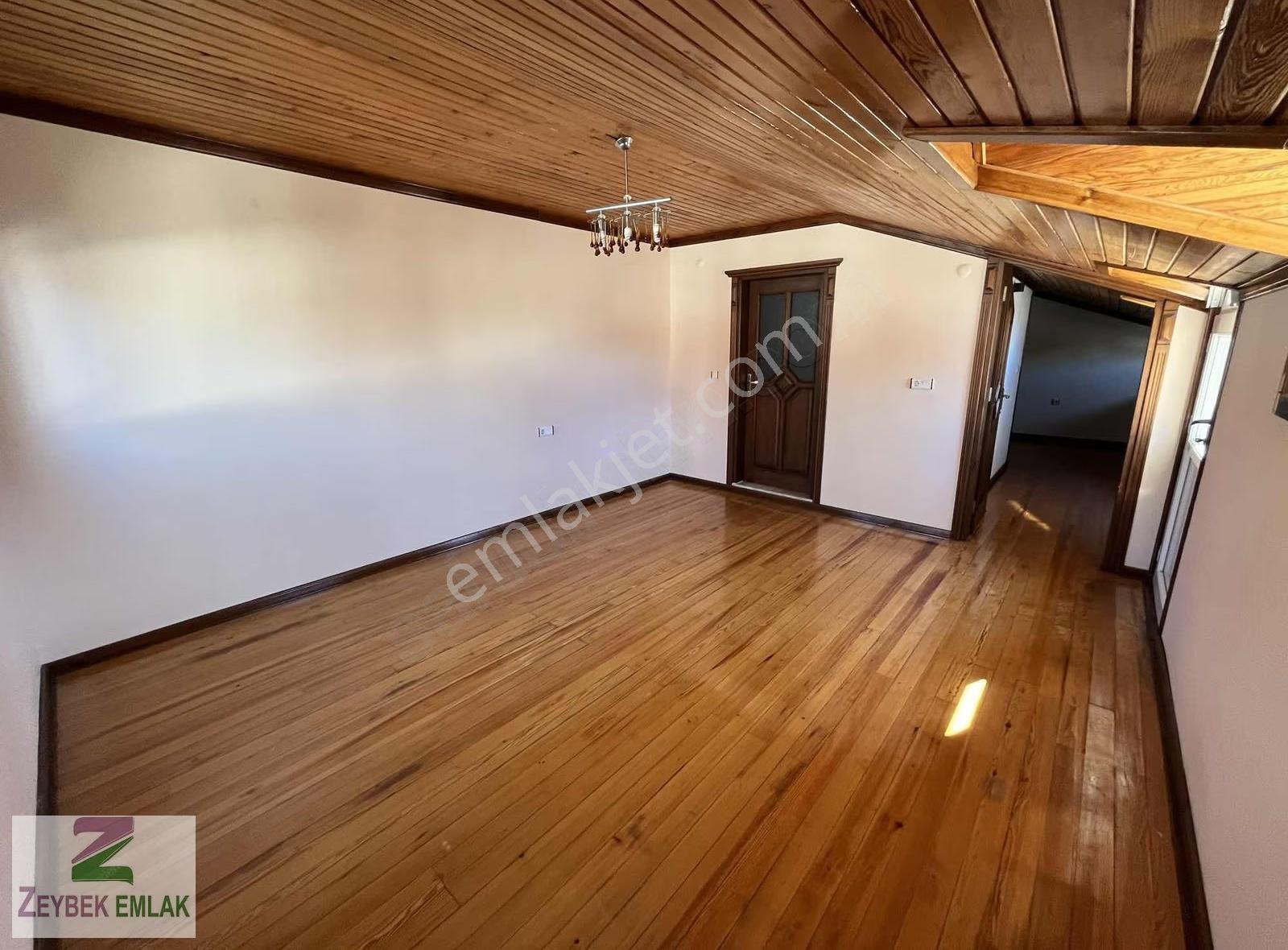 Cami Mahallesinde Uzun Dönem Kiralık 4+1 Villa - Görsel 16