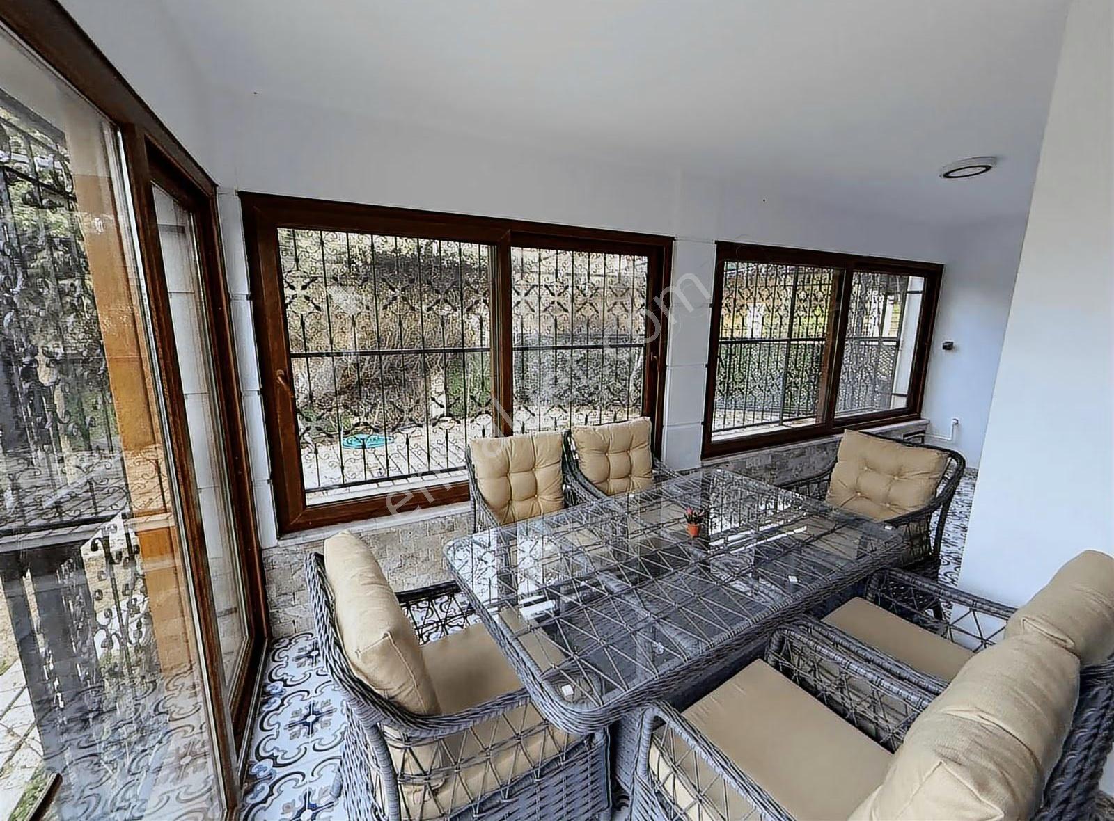 Havuzlu Sitede Müstakil Bahçeli Doğa Manzaralı Satılık Villa - Görsel 9