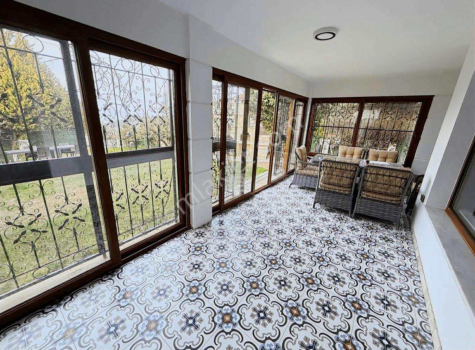 Havuzlu Sitede Müstakil Bahçeli Doğa Manzaralı Satılık Villa - Görsel 16