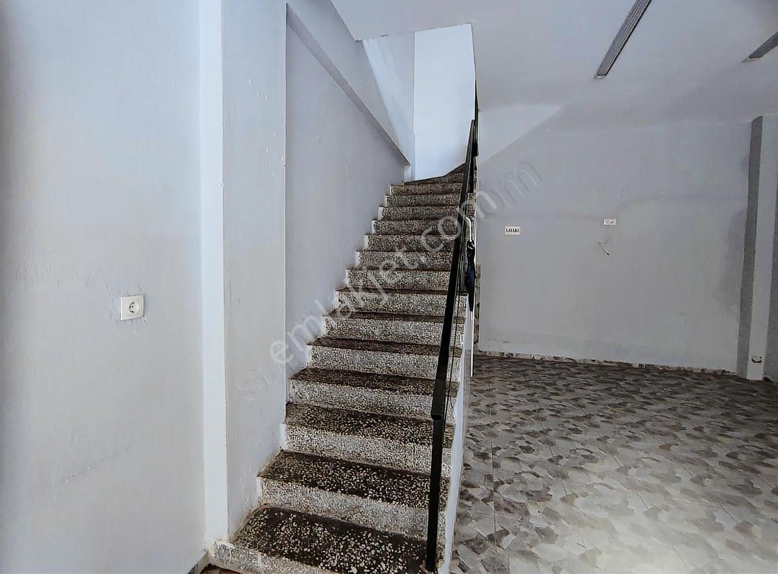 Belediye Caddesi'nde 2 Katlı Kiralık Dükkan - Görsel 13