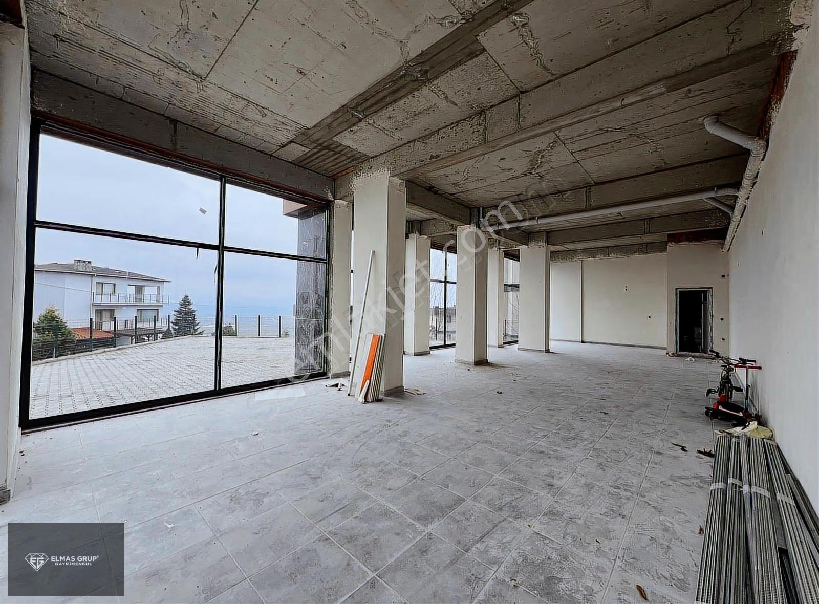 Serdivanda Göl Manzaralı Geniş Vitrinli Kiralık Dükkan - Görsel 10