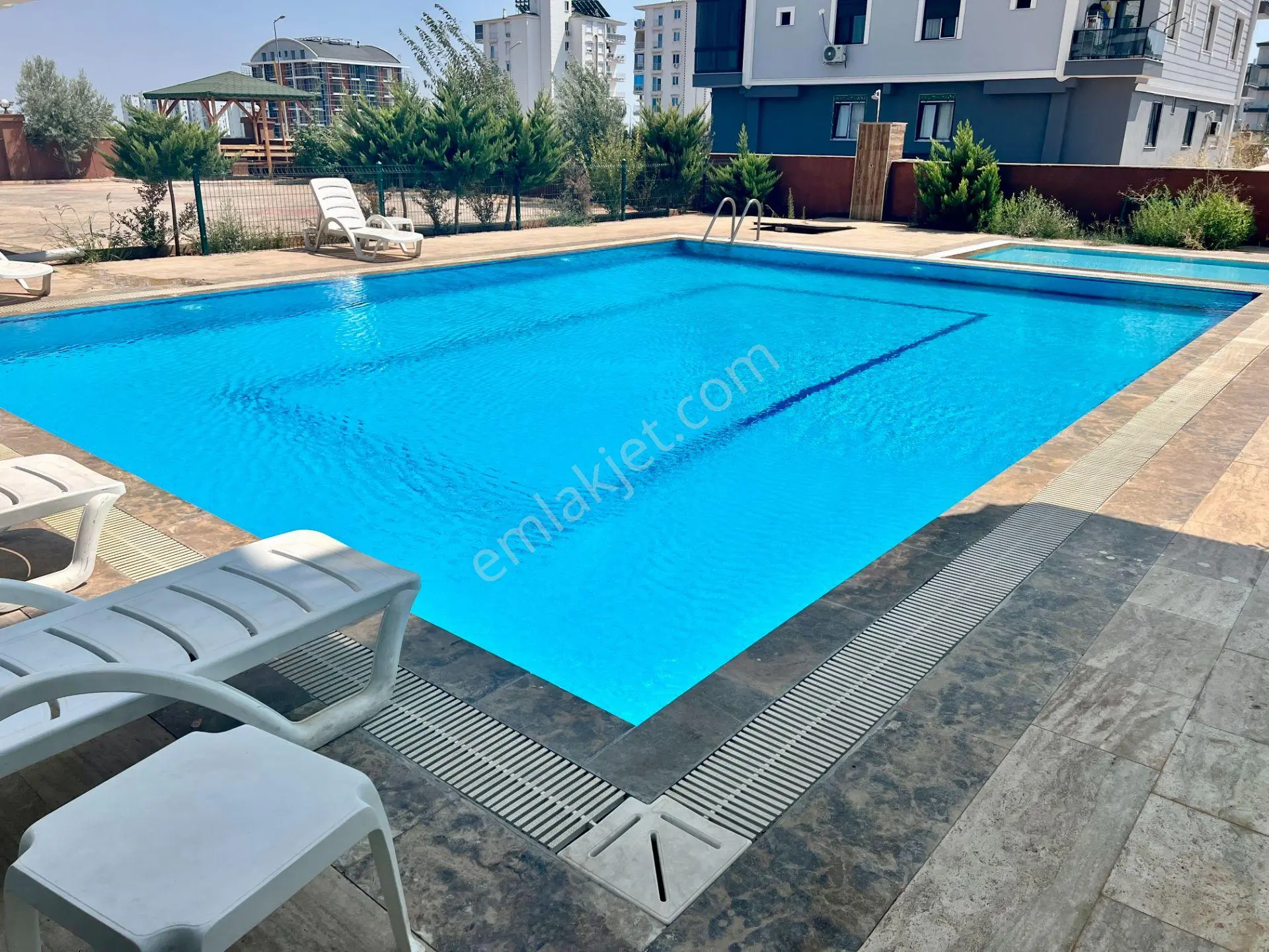 Şehir Hastanesine 1 Km, Havuzlu Sitede Sıfır Eşyalı Kiralık 2+1 - Görsel 2