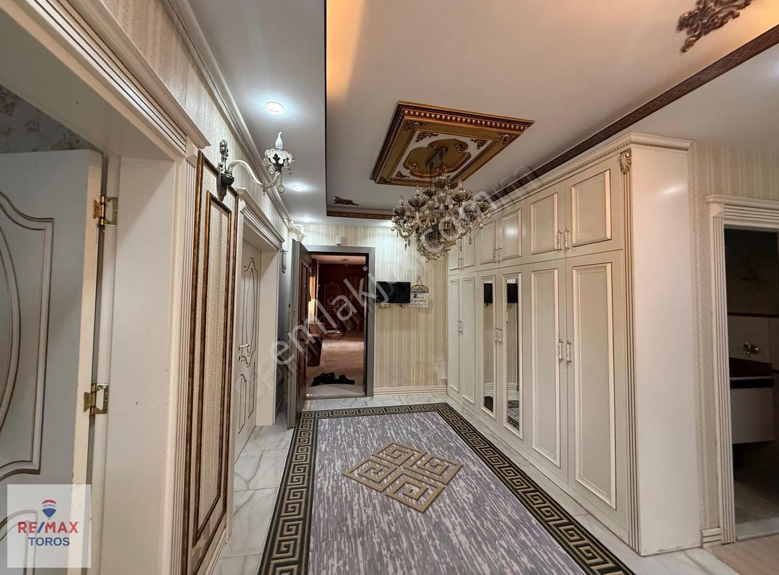 Remax Toros'tan Mezitli'de Alden Sitesi'nde Satılık 4+1