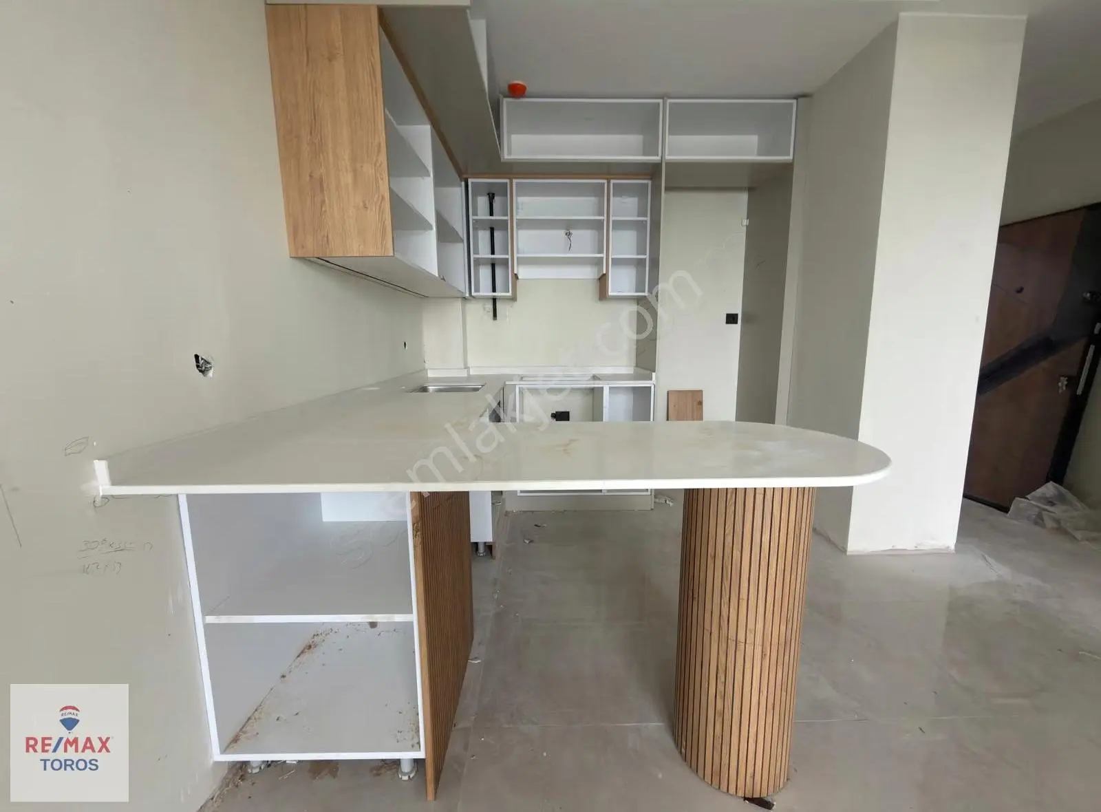 Remax Toros'tan Çeşmeli'de Panoramik Deniz Manzaralı 1+1 - Görsel 3