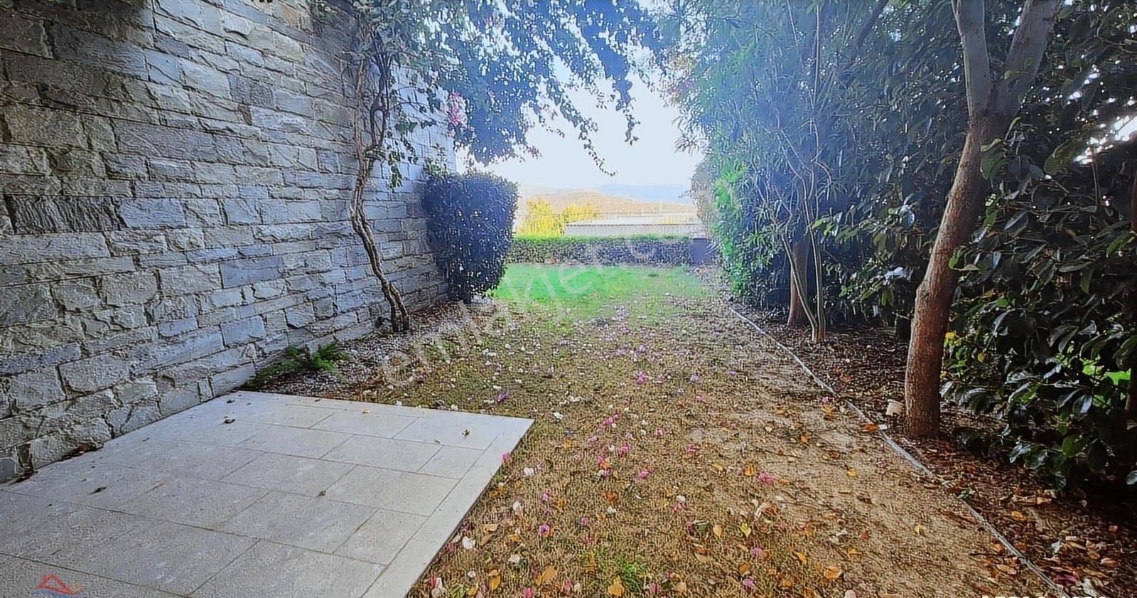 Asarlık'ta Denize Sıfır Özel Plajlı Sitede Bahçe Katı Rezidans - Görsel 23
