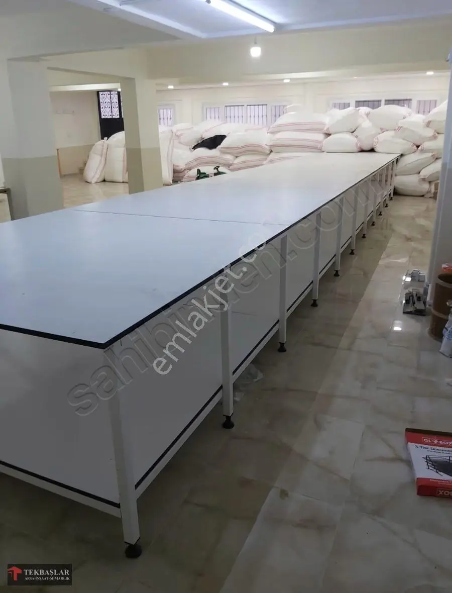 Tekbaşlar'dan Düz Ayak Giriş Kiralık Dükkan 250m2
