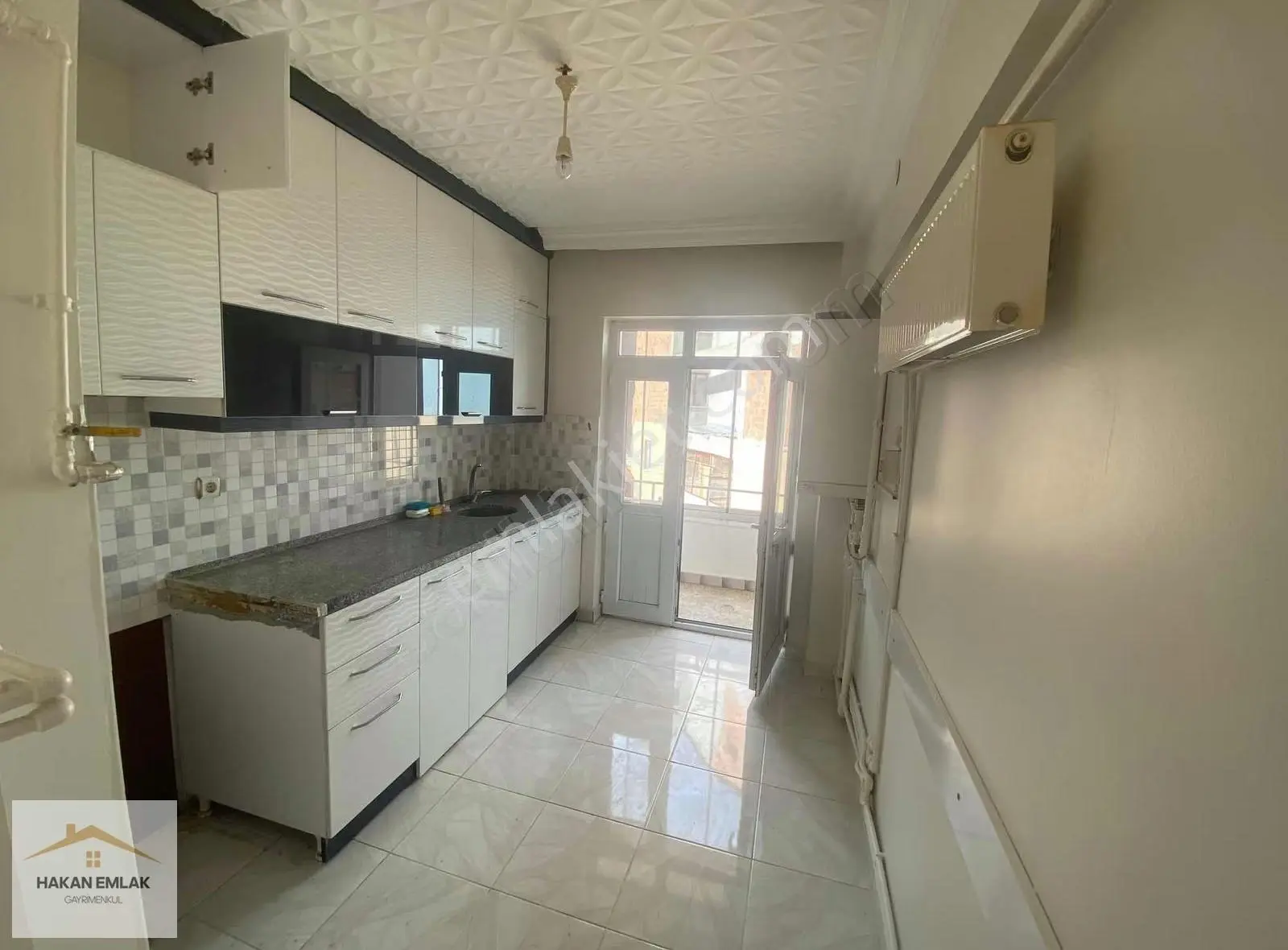 Hakan Emlak'tan Çarşı İçinde Yapılı 3+1 Kiralık Daire - Görsel 4