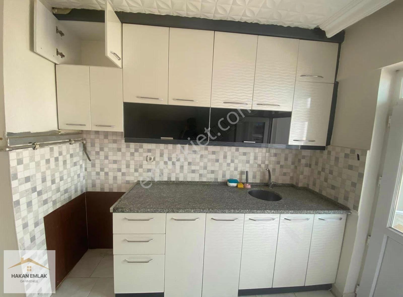 Hakan Emlak'tan Çarşı İçinde Yapılı 3+1 Kiralık Daire