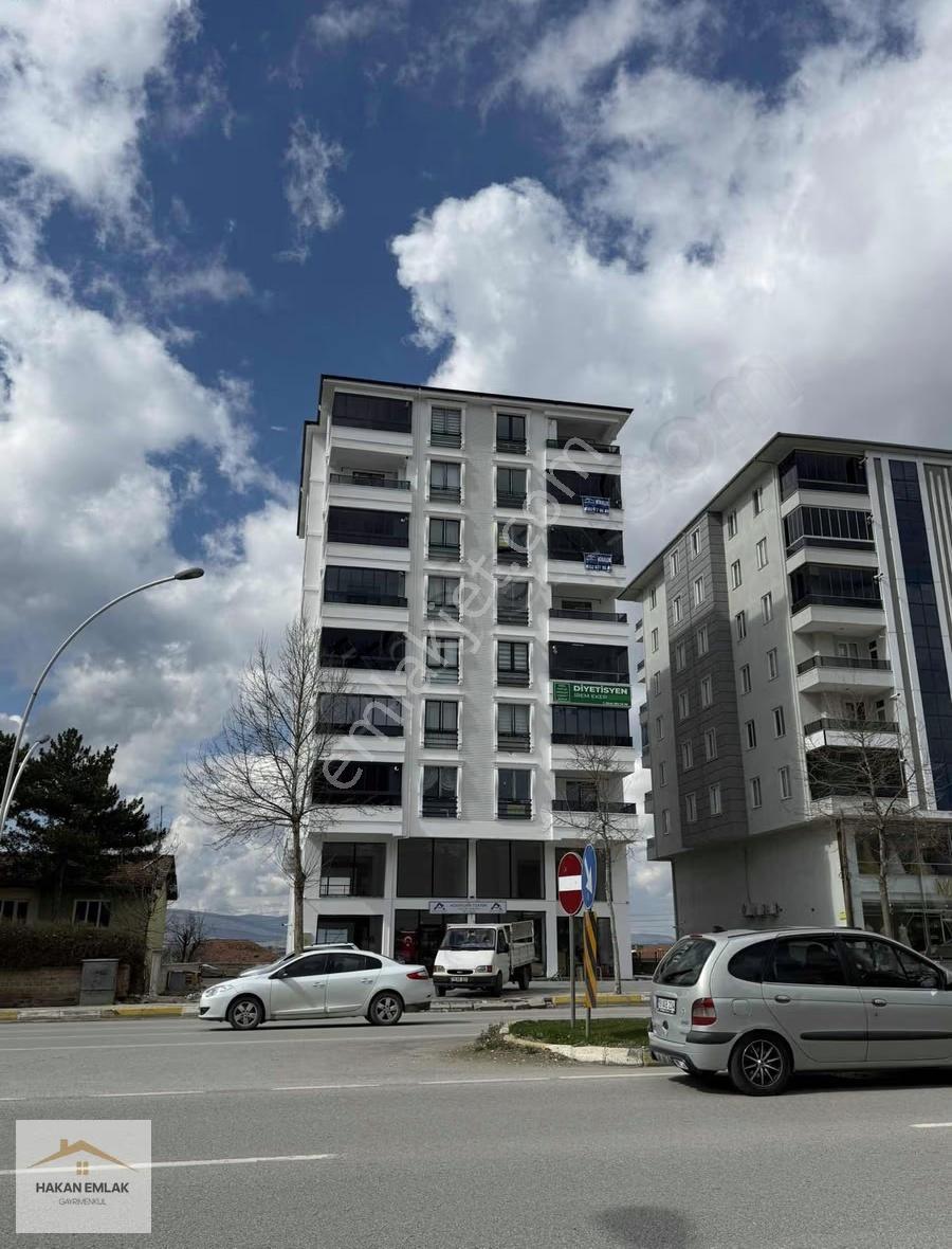 Hakan Emlak'tan İnönü Caddesine Cephe 2+0 Kiralık Daire