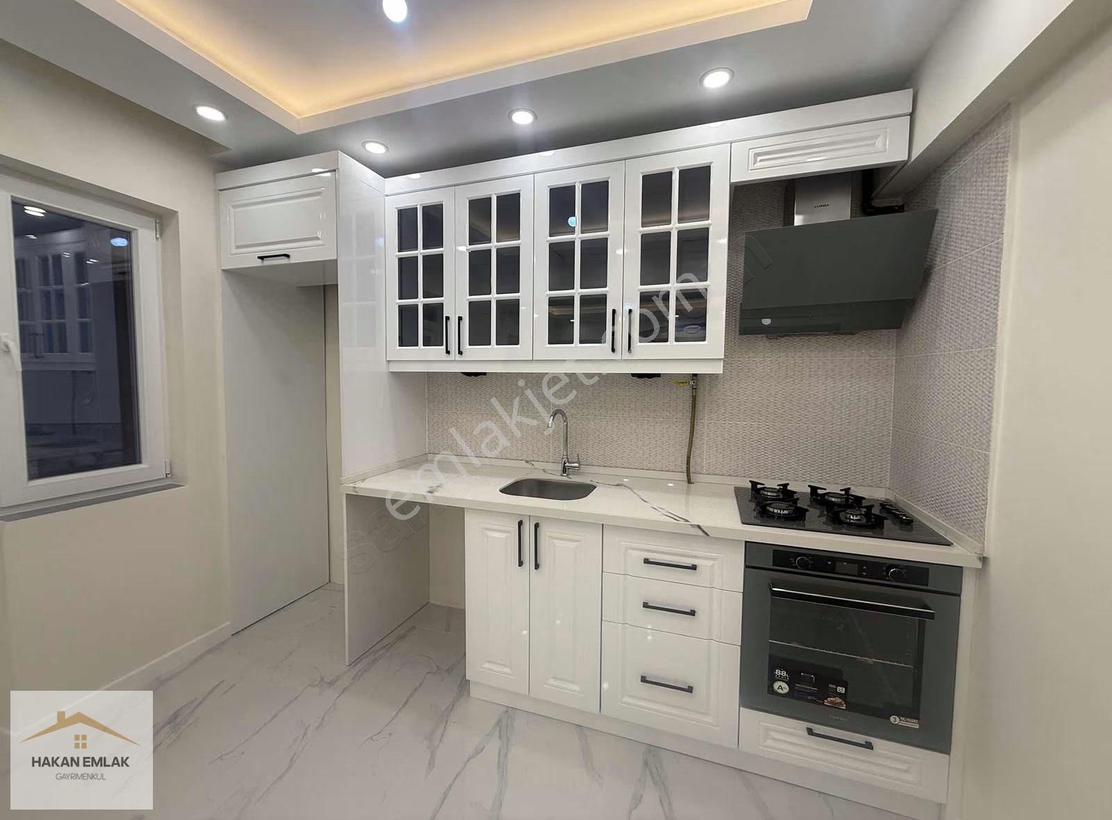 Hakan Emlak'tan Çarşı İçinde Full Yapılı Lüks 3+0 Kiralık Daire