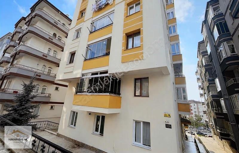 Hakan Emlak'tan Rüstem Eren Parkı Karşısı 3+1 Satılık Daire