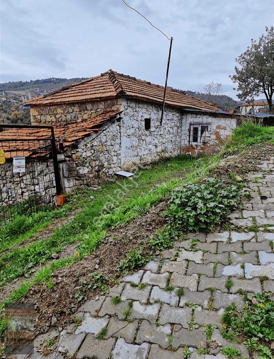 Fatih Emlaktan Karalar Köyünde Köy Evi