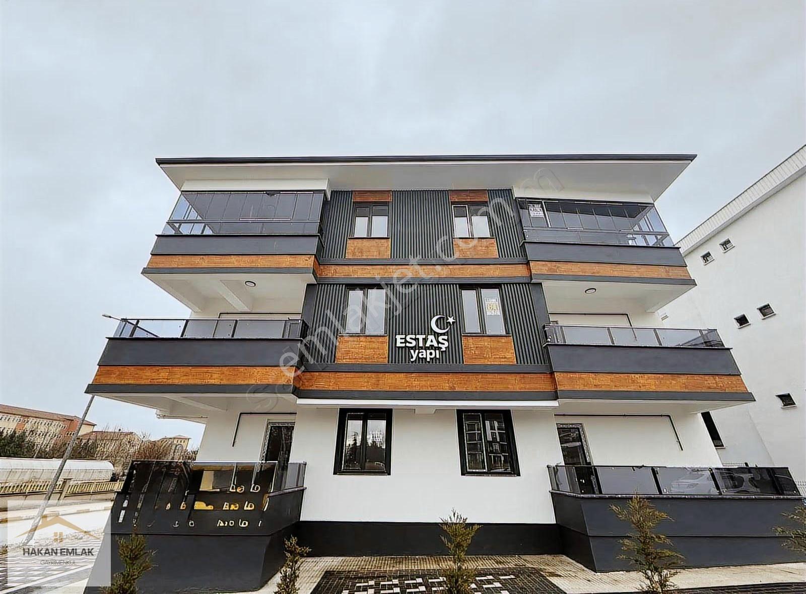 Hakan Emlak'tan Hastane Bölgesi Kiralık 2+0 Daire
