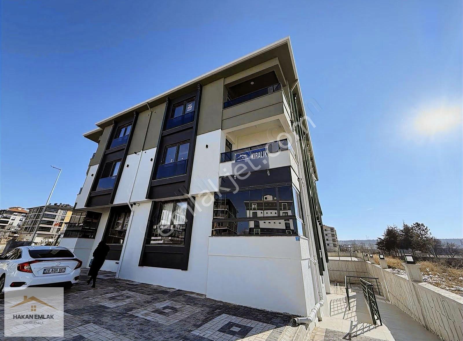 Hakan Emlak'tan Hastane Yakını 2+0 Kiralık Daire