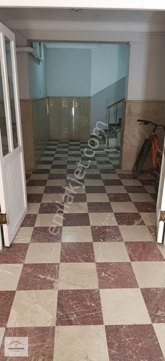 Varinli Caddesi'nde 2+1 Geniş Satılık Daire - Görsel 17