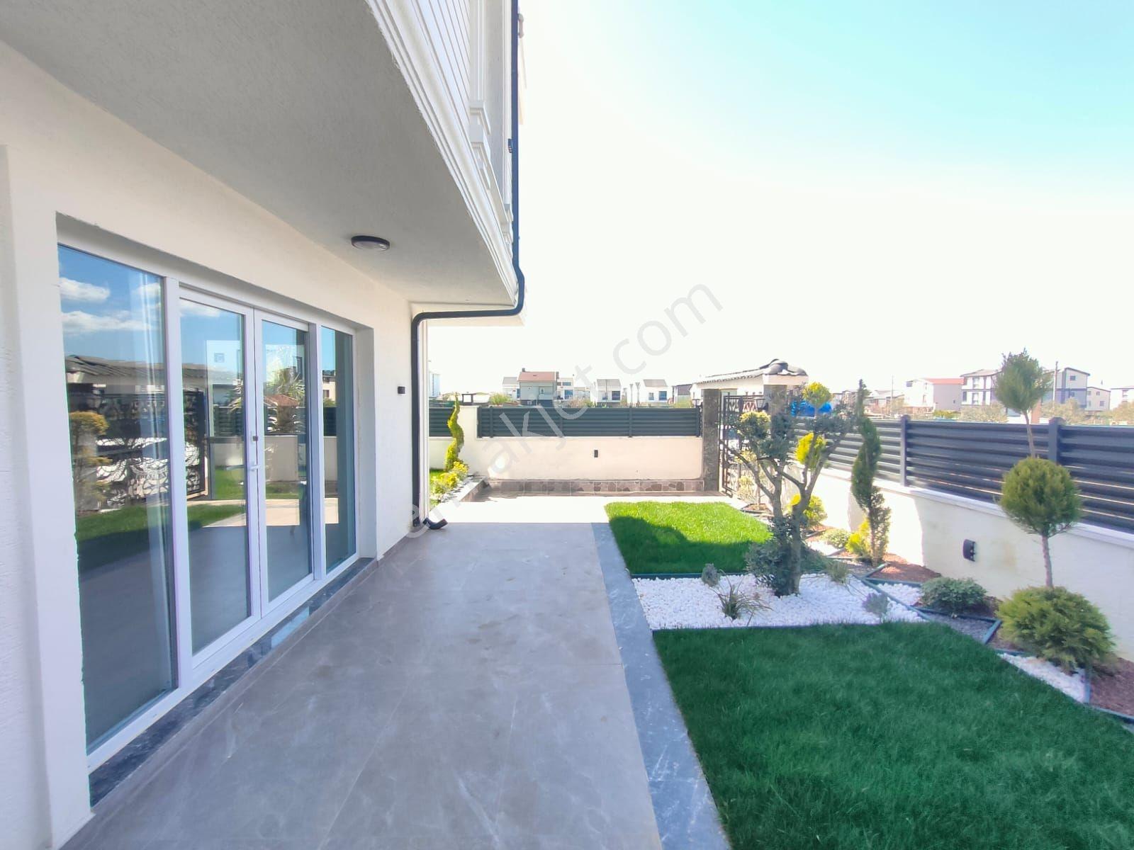 Kartallar'dan Yeniçiftlik'te Beyaz Köşk 4+1 Bahçeli Lüks Ve Şık. - Görsel 15