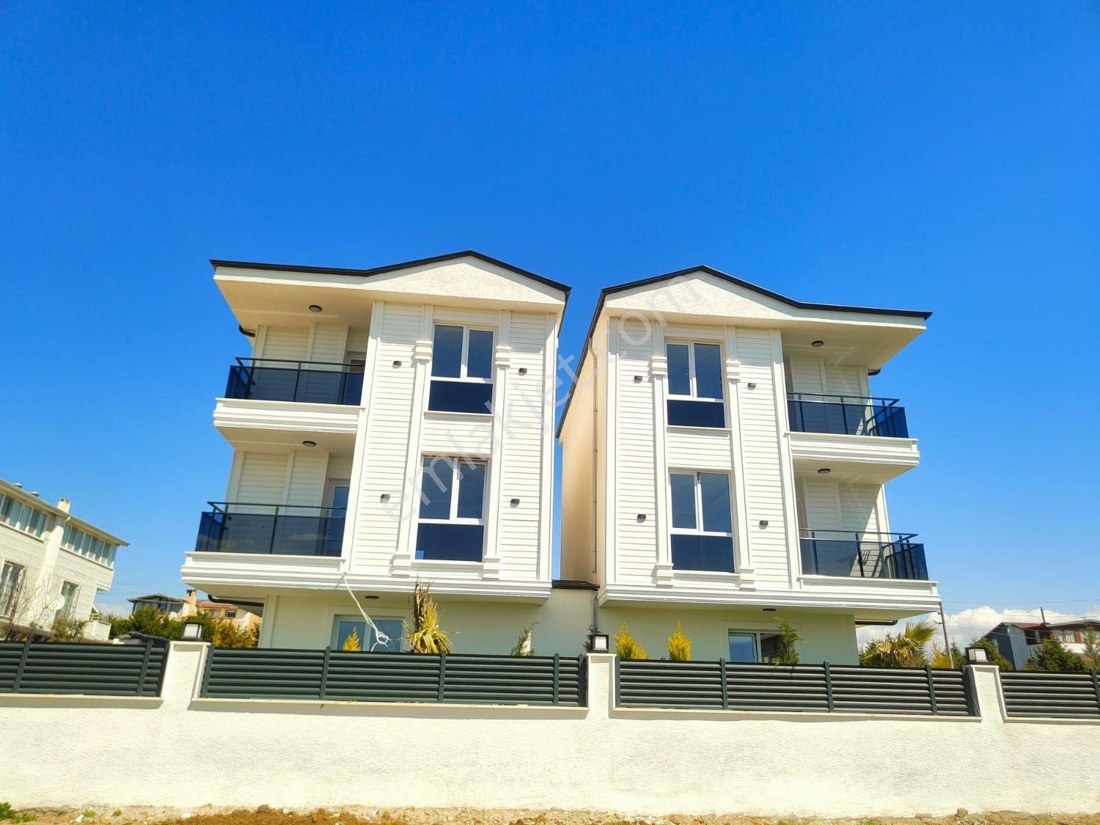 Kartallar'dan Yeniçiftlik'te Beyaz Köşk 4+1 Bahçeli Lüks Ve Şık. - Görsel 12