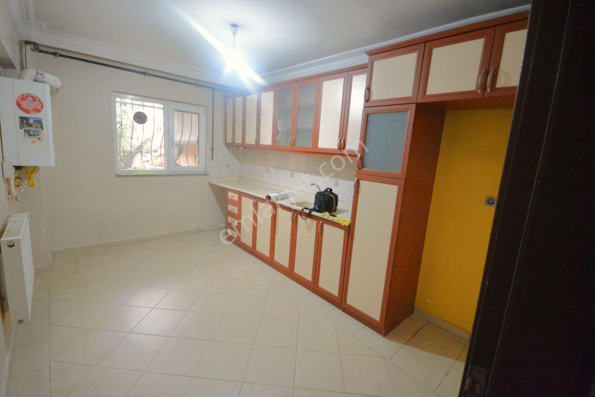 Satılık Bahçe Katı Daire - İskanlı - Konumu Güzel Caddeye Yakın 120 M2 - Görsel 3