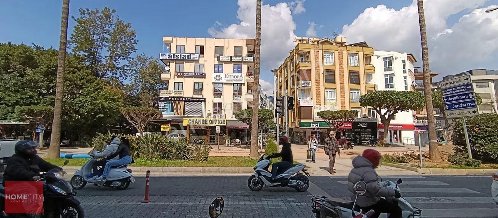 Alanya Merkez 2+1 90 M2 Asansör Anıt Karşısı Denize 200 Metreeee