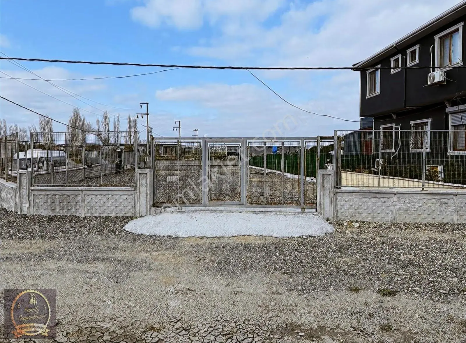 Silivri'de Tüm İş Kollarına Uygun E/5 Cephe Köşe Kiralık Arsa
