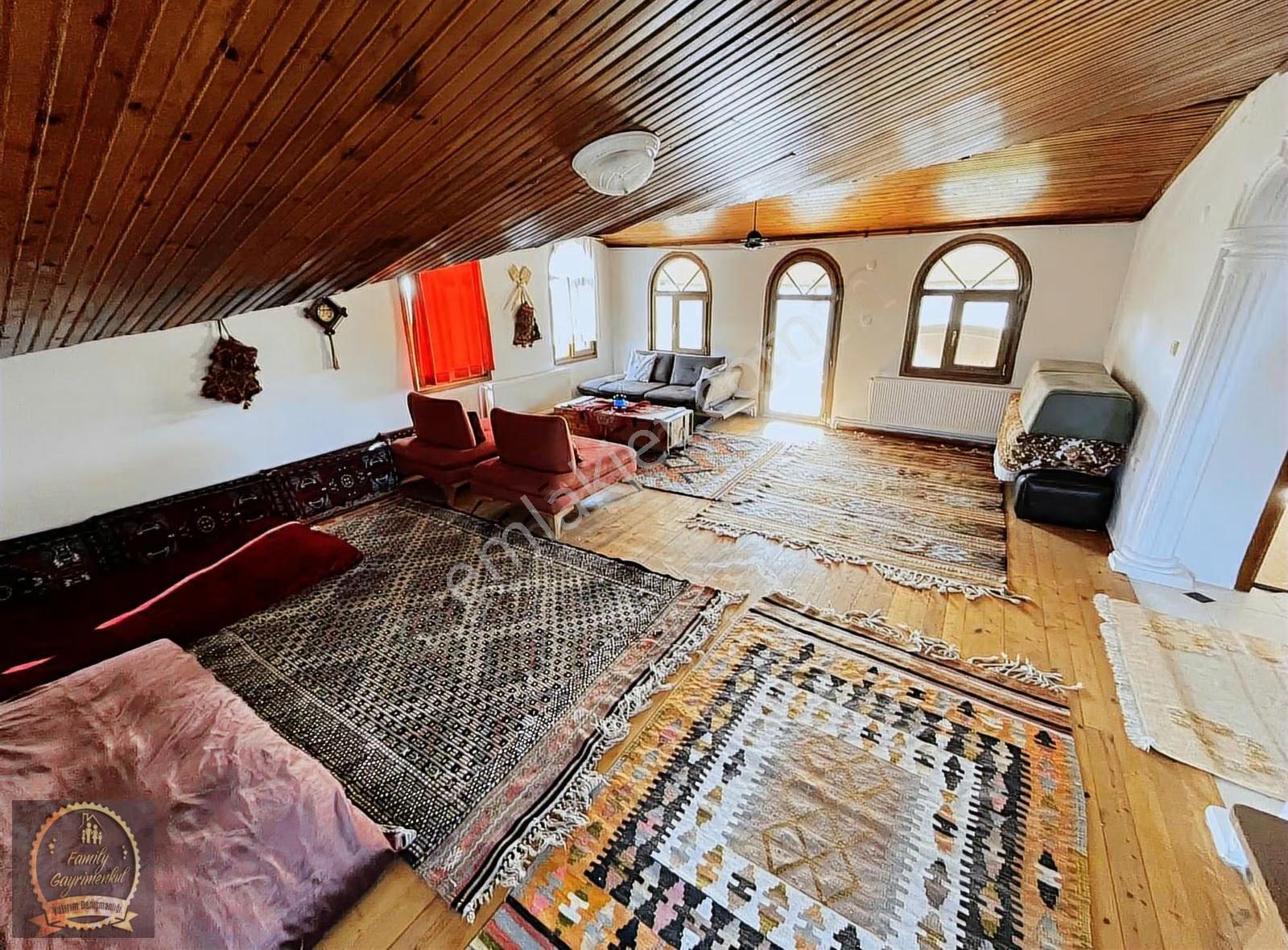 Silivri Kavaklı Bölgesinde Satılık Geniş Bahçeli Triplex Villa - Görsel 23