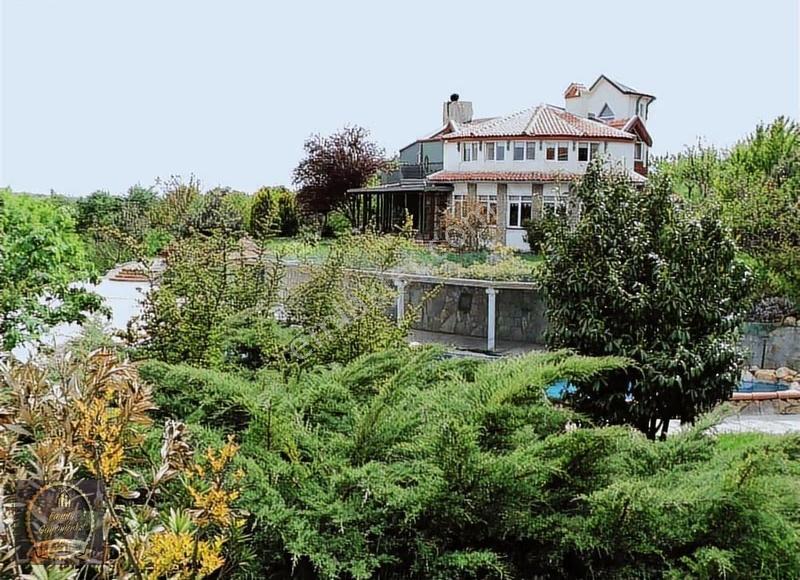 Doğanın Kalbin'de Orman İçinde Site İçi Kiralık Villa Eşyalı