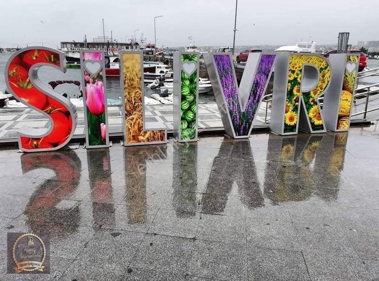 Silivri/klasis'de Mükemmel Konumda Satılık(ruhsatlı) Köşe Parsel