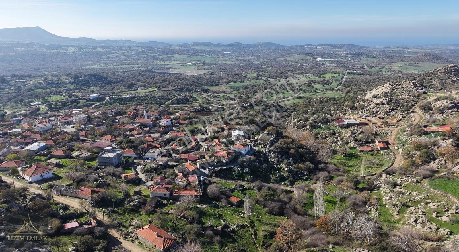 Ezine Kayacık Köyünde Deniz Manzaralı Yapı Kayıtlı İmarlı Arsa