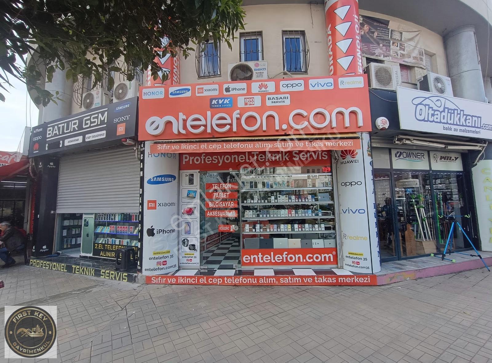 Kemeraltı'nda, 16 M², İşlek Yolda Satılık Dükkan