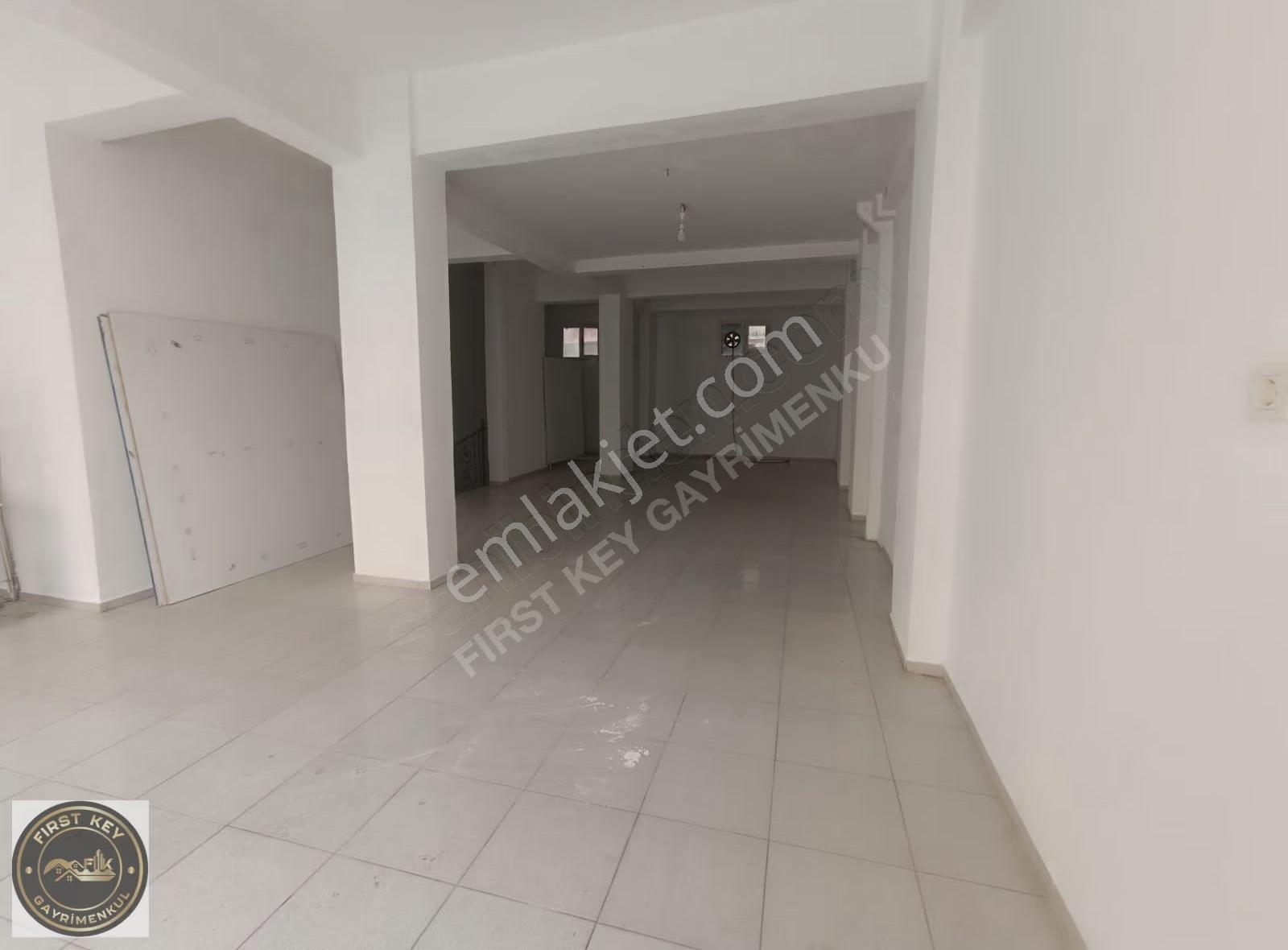 Yeşilova'da Cumartesi Pazarı Yakını Geniş Cepheli Kiralık İşyeri - Görsel 19