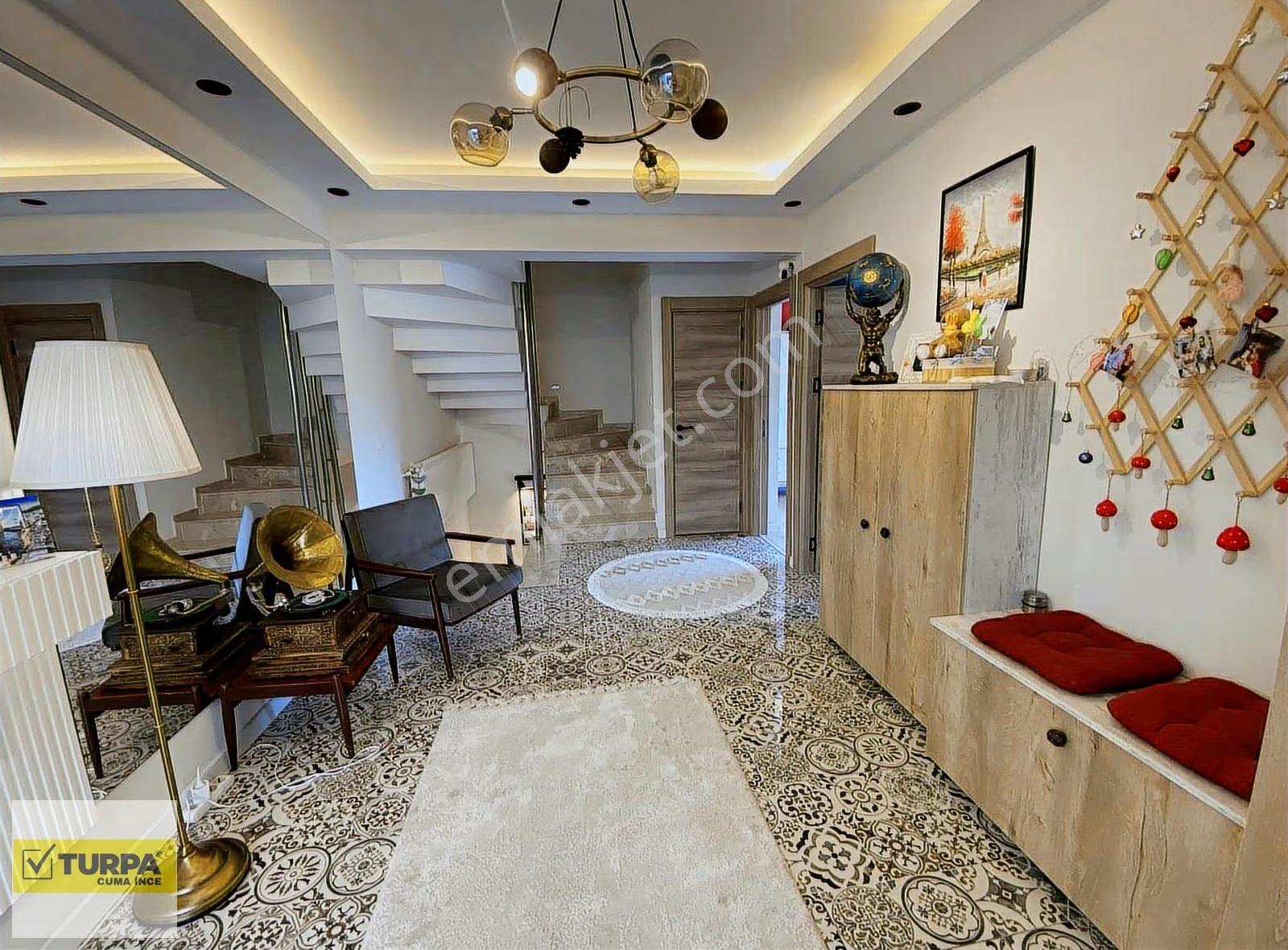 Cuma İnce'den Beyazevler'de 4+1 Tribleks Villa - Görsel 24