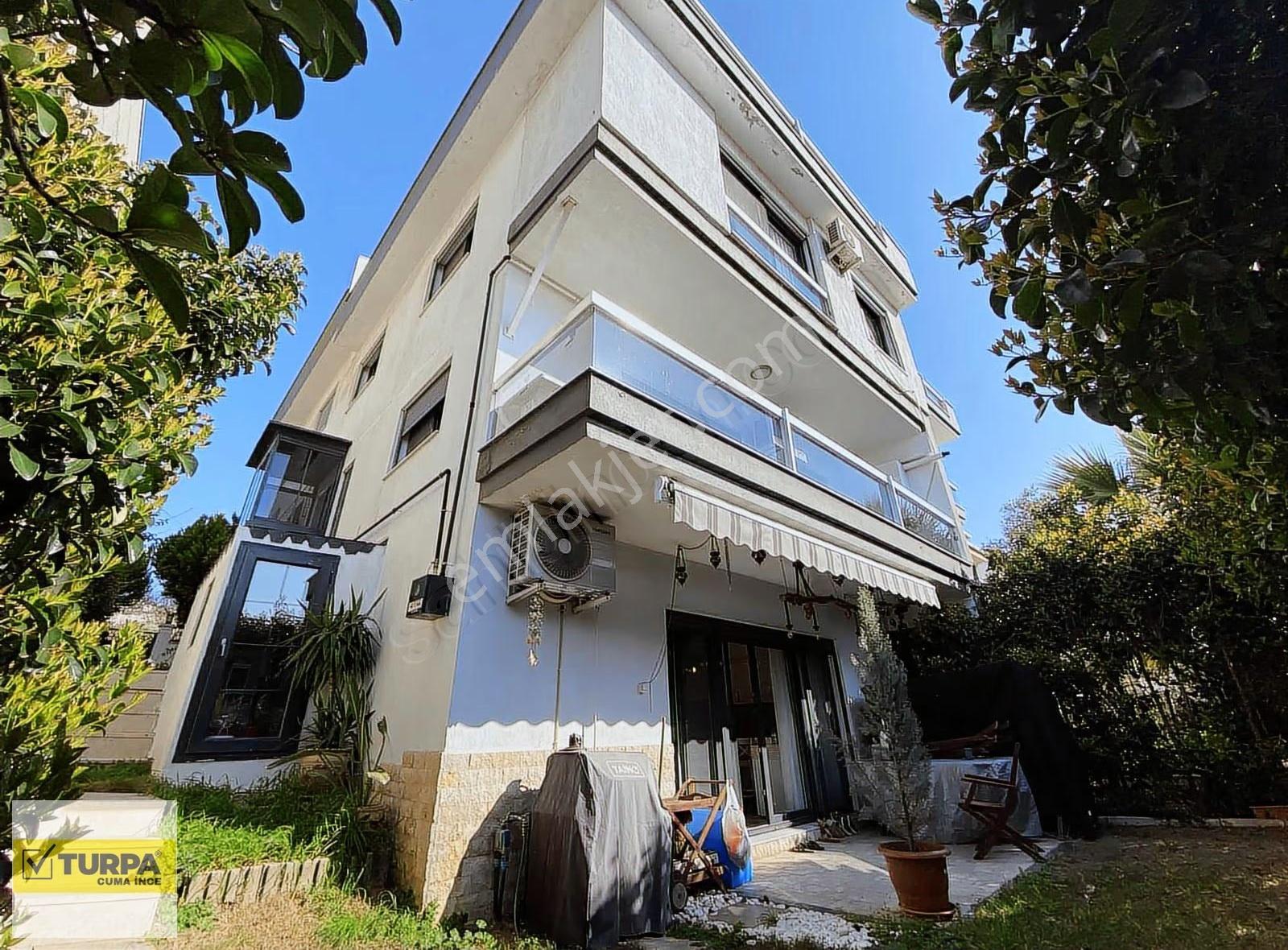 Cuma İnce'den Beyazevler'de 4+1 Tribleks Villa