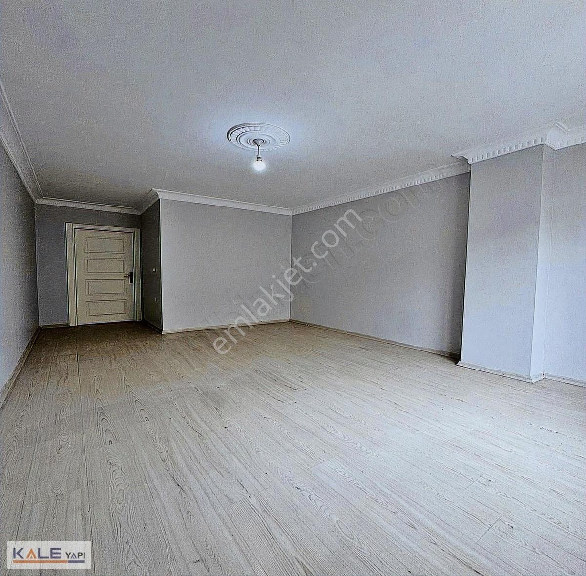 Bahçeşehire Komşu Geniş Metrekareli Çift Cephe 2+1 Daire - Görsel 10