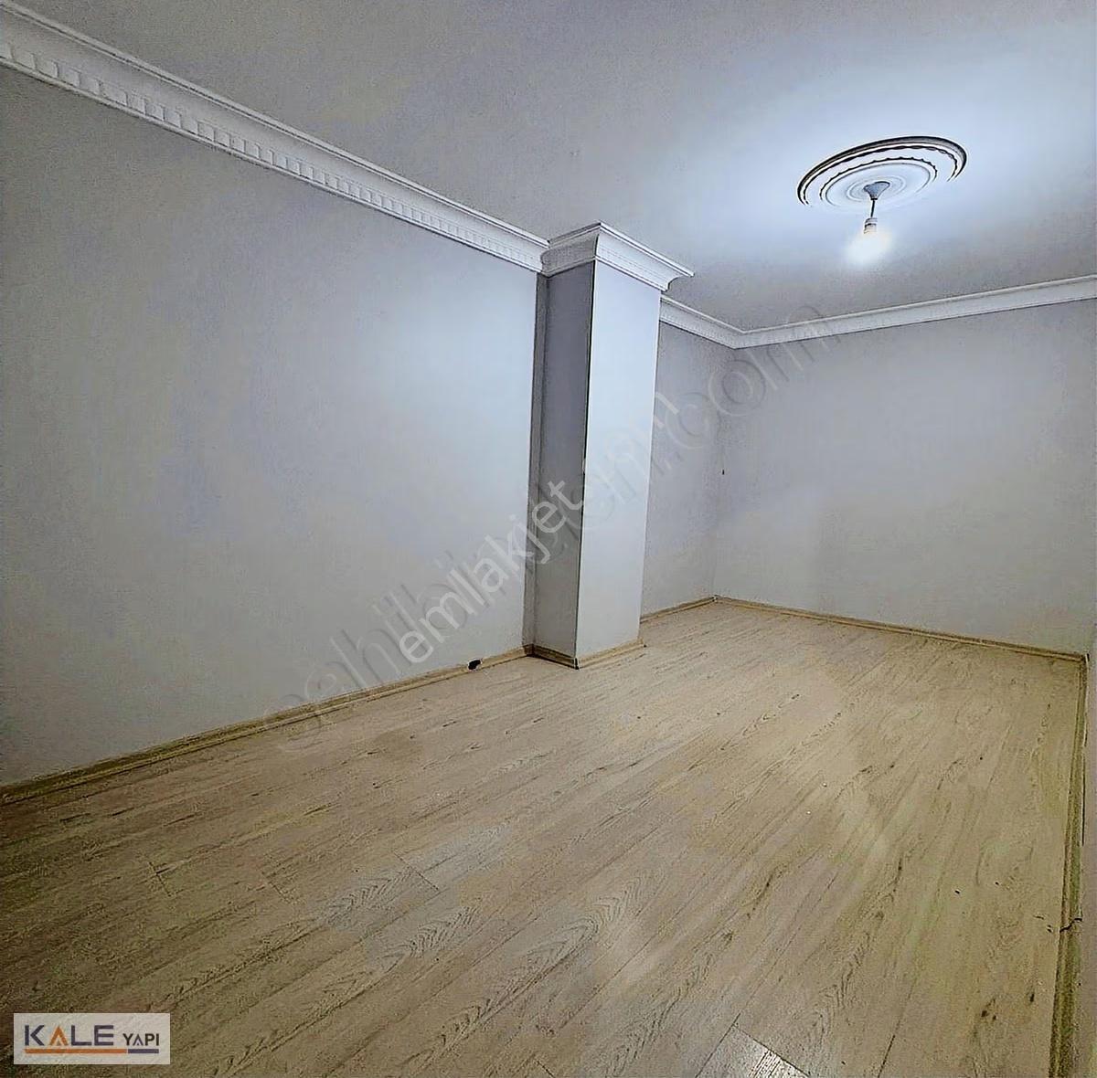 Bahçeşehire Komşu Geniş Metrekareli Çift Cephe 2+1 Daire - Görsel 11