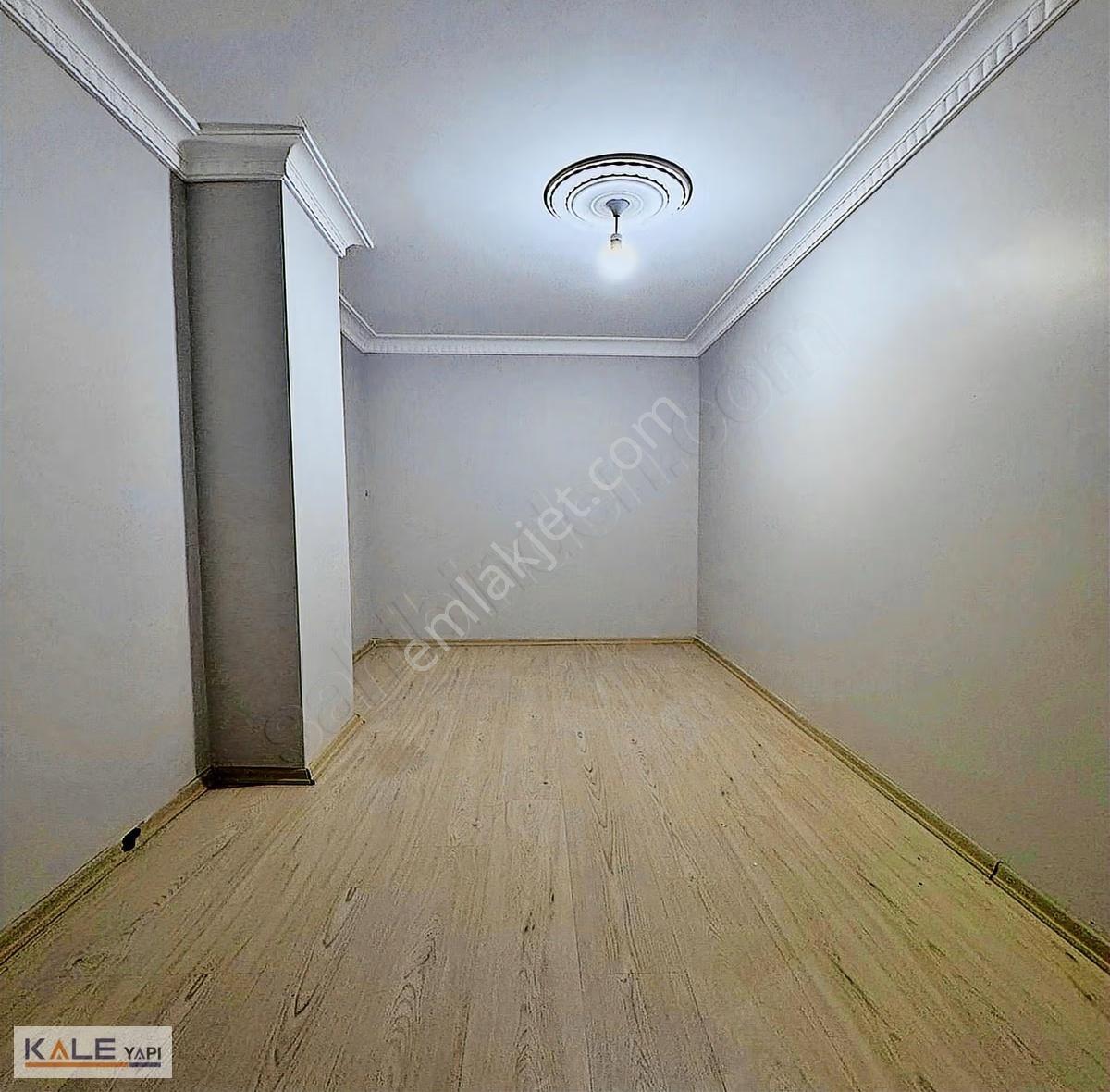Bahçeşehire Komşu Geniş Metrekareli Çift Cephe 2+1 Daire - Görsel 19