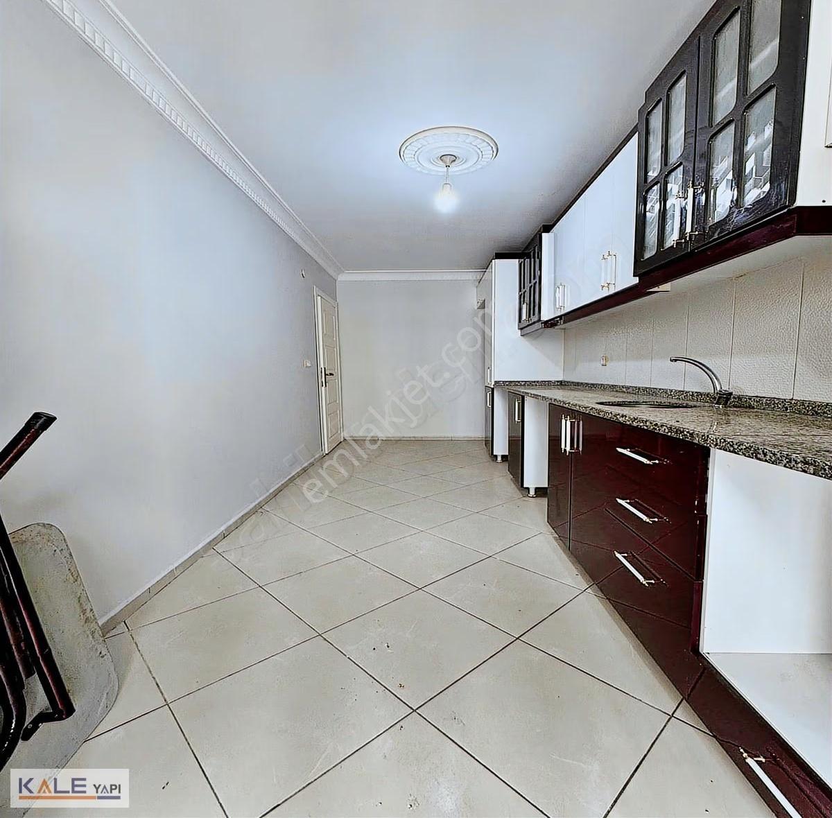 Bahçeşehire Komşu Geniş Metrekareli Çift Cephe 2+1 Daire - Görsel 34