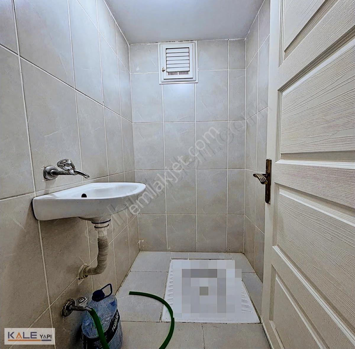 Bahçeşehire Komşu Geniş Metrekareli Çift Cephe 2+1 Daire - Görsel 29