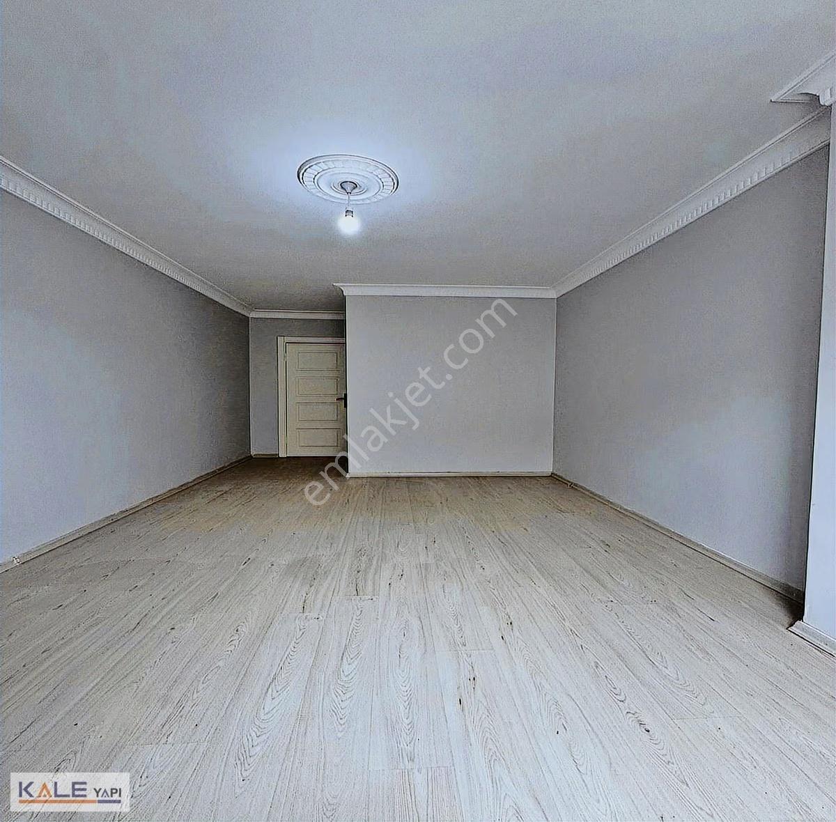 Bahçeşehire Komşu Geniş Metrekareli Çift Cephe 2+1 Daire - Görsel 20