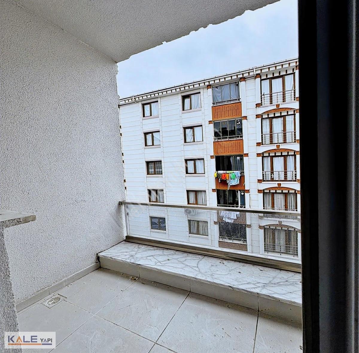Bahçeşehire Komşu Geniş Metrekareli Çift Cephe 2+1 Daire - Görsel 2