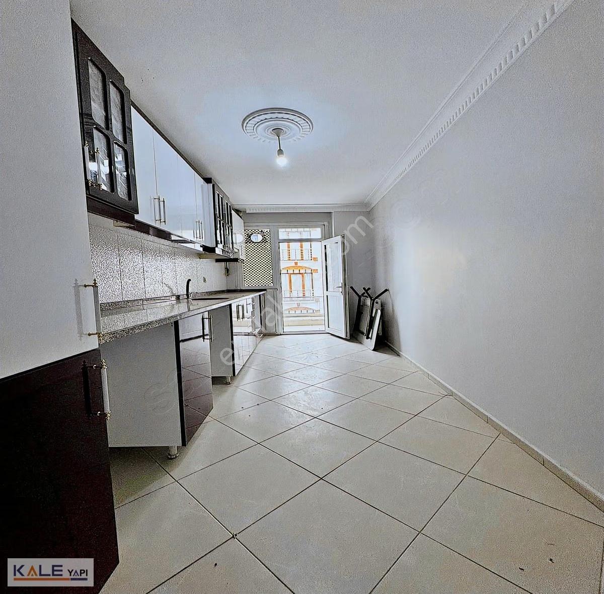 Bahçeşehire Komşu Geniş Metrekareli Çift Cephe 2+1 Daire - Görsel 16