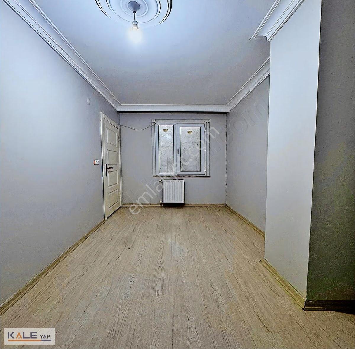 Bahçeşehire Komşu Geniş Metrekareli Çift Cephe 2+1 Daire - Görsel 28