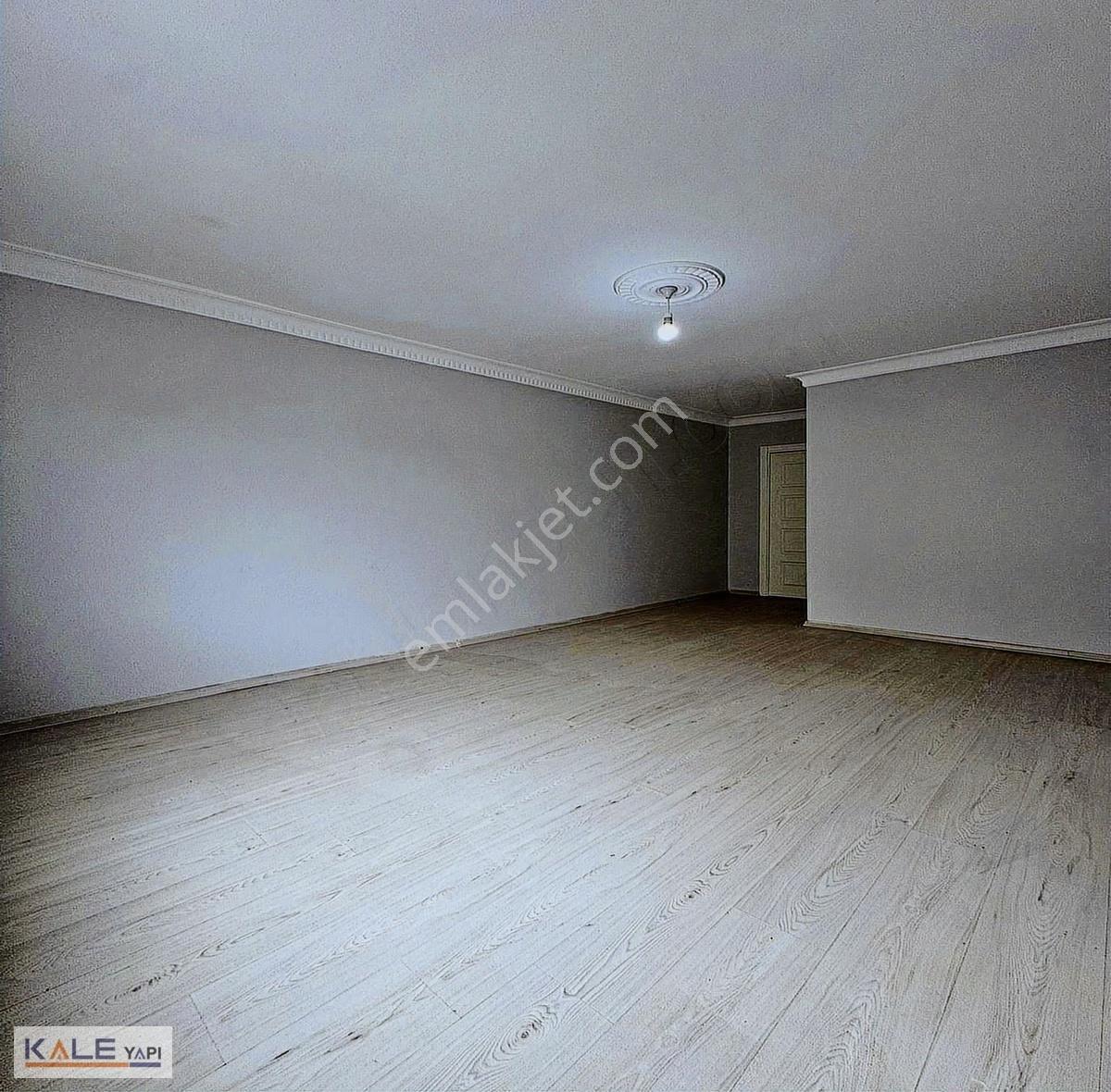 Bahçeşehire Komşu Geniş Metrekareli Çift Cephe 2+1 Daire - Görsel 35