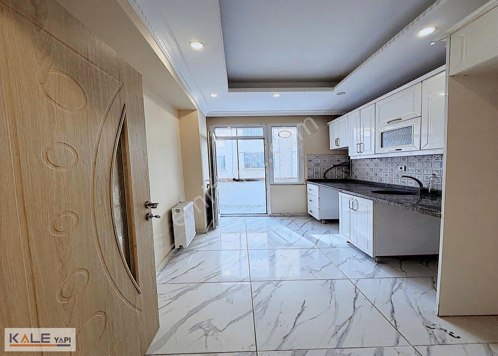 Bahçeşehir Konumunda Satılık 2+1 İskanlı Daire - Görsel 3