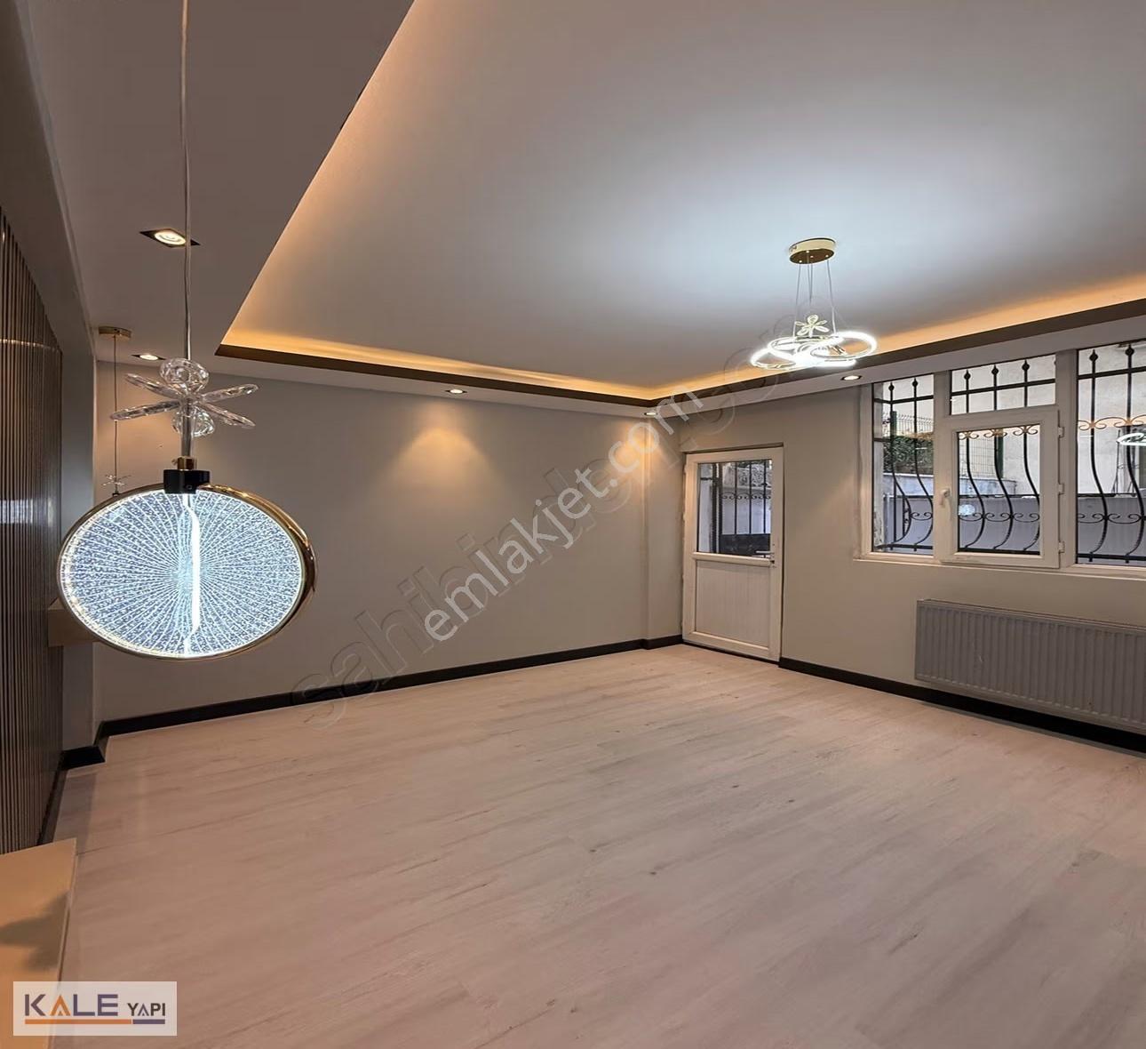 Bahçeşehir Konumunda Satılık 2+1 Geniş Metre Kare Baheçeli Daire