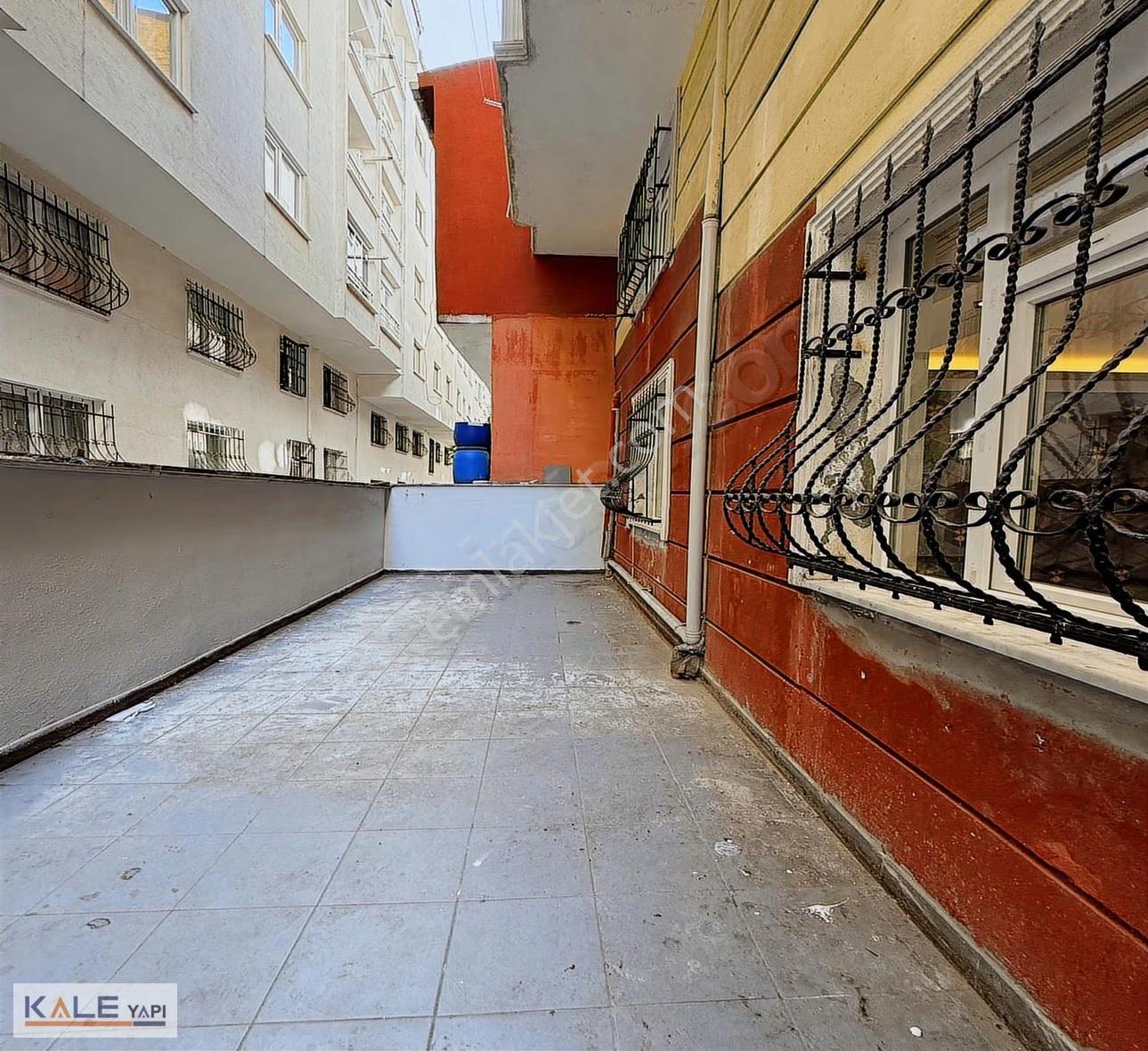 Bahçeşehir Konumunda Satılık 2+1 Geniş Metre Kare Baheçeli Daire - Görsel 15